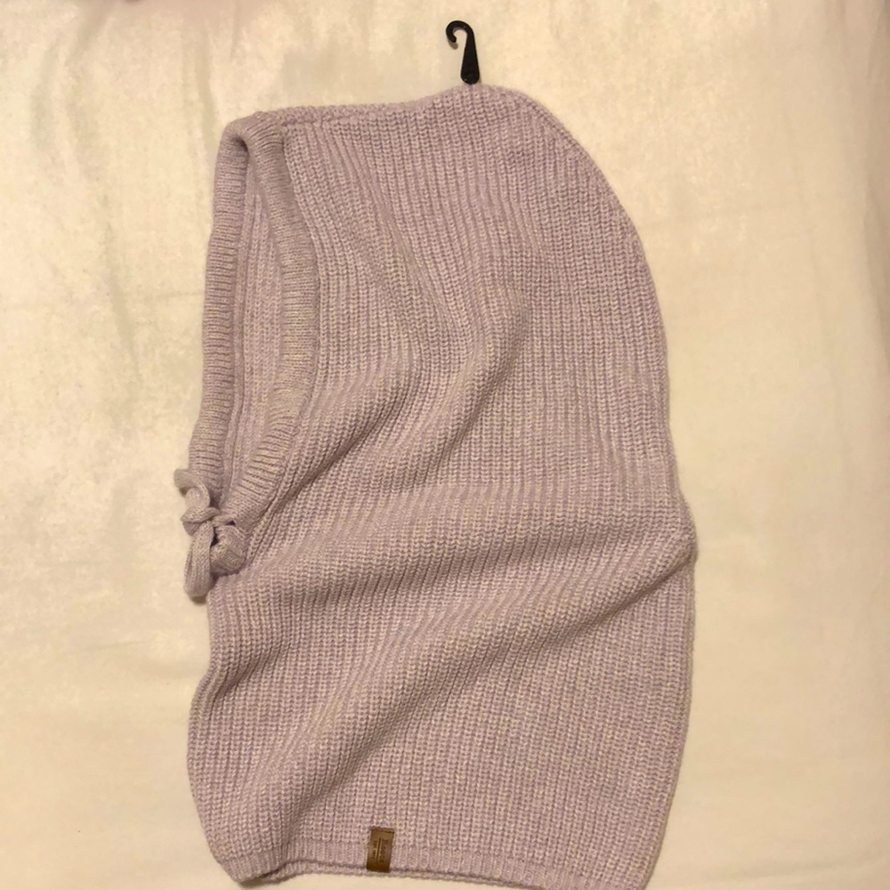 Roots , O/S , heathered cable knit hood or snood with drawstring. Super soft.